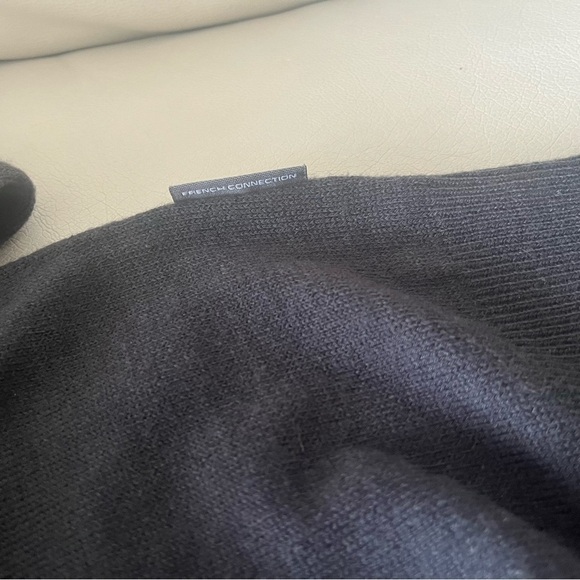 French Connection- Men’s Cardigan Size: Medium - Picture 7 of 7